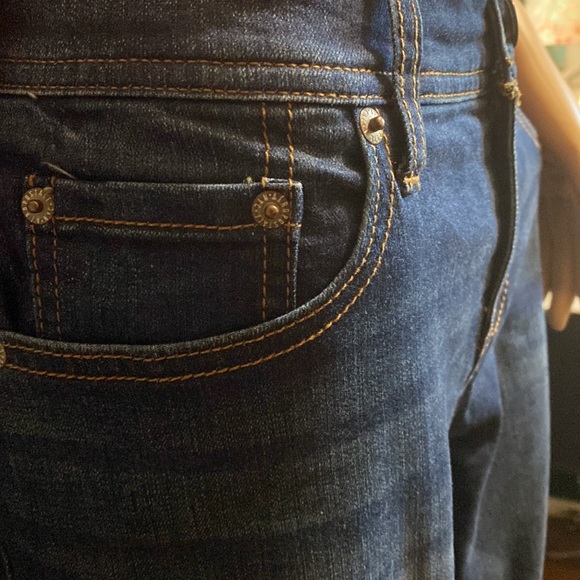 Woman’s Aeropostale jeans Size 12. Like new Condition. - Picture 3 of 10